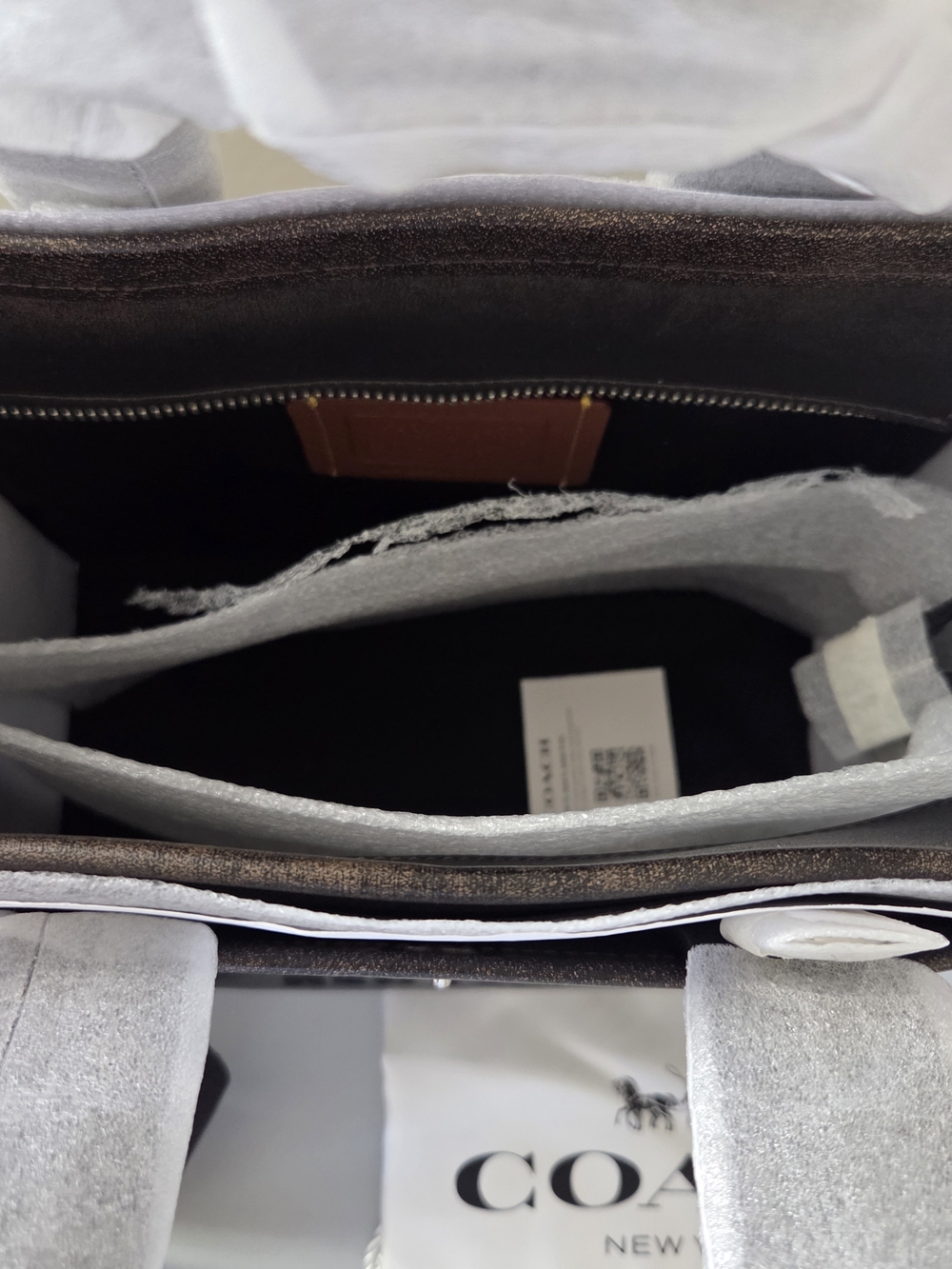 Coach Cargo Tote 26 in Loved Leather - Picture 4 of 16